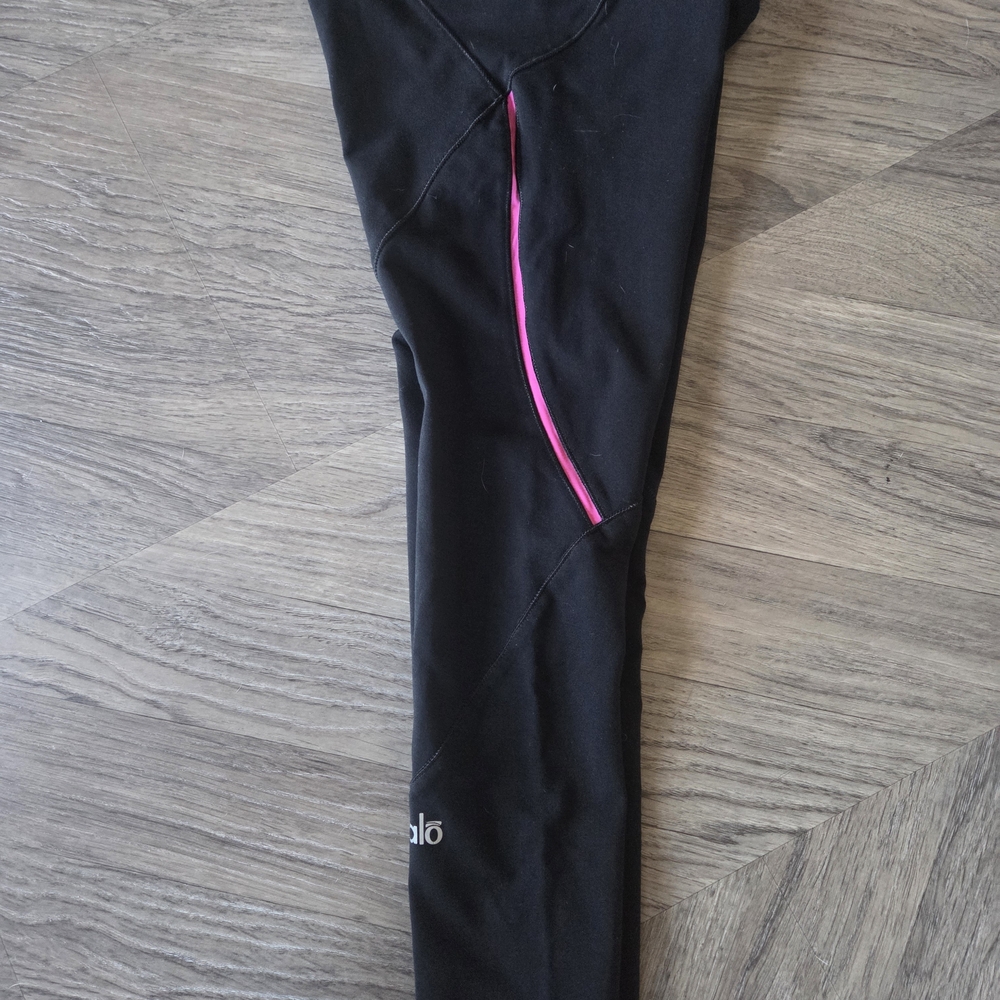 ALO Yoga Coolfit Black Leggings with Pink Trim